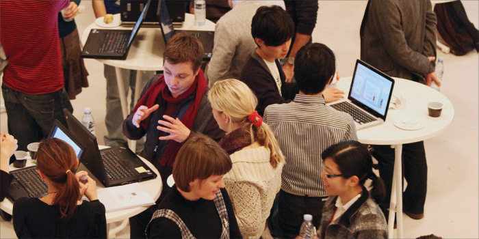 The image shows a laptop presentation session 